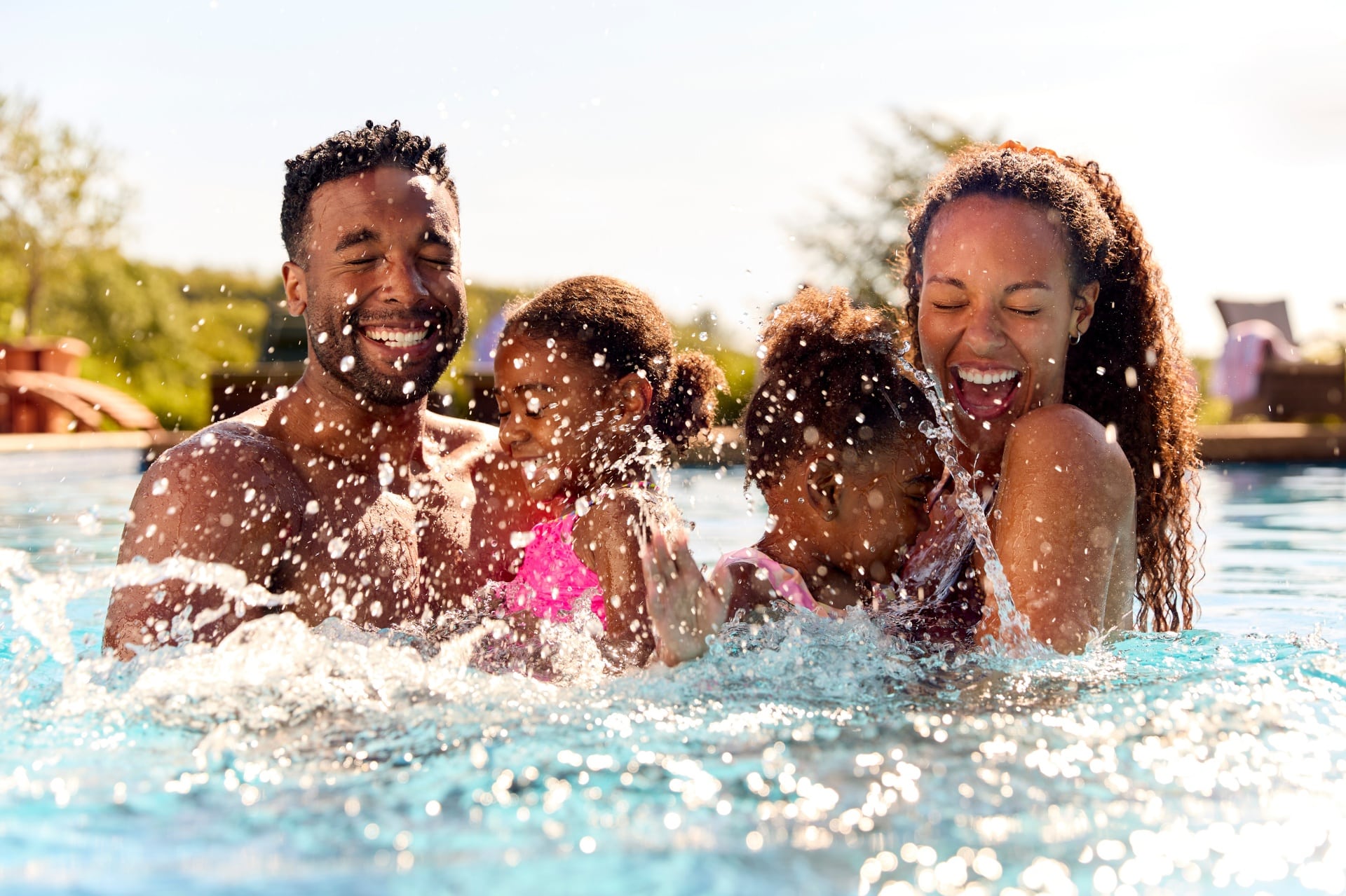 famille piscine eclaboussures jpg