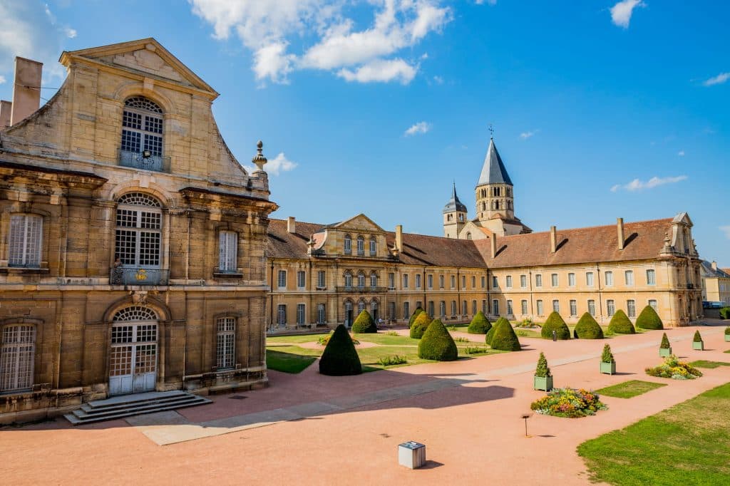 camping bourgogne sud saone et loire abbaye de cluny